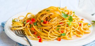 Італійська паста у вершковому соусі — шалена смакота за 20 хвилин