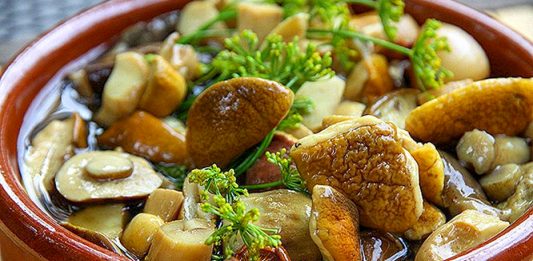 Мариновані грибочки за 20 хвилин - ідеальний рецепт