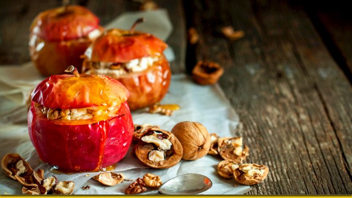 Запечені яблука - 7 чарівних рецептів смачних десертів