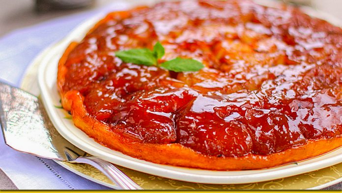 Французький яблучний пиріг Татен з карамельною скоринкою — неймовірний смак