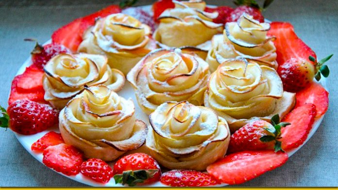 Яблучні троянди в листковому тісті — душевне домашнє тістечко