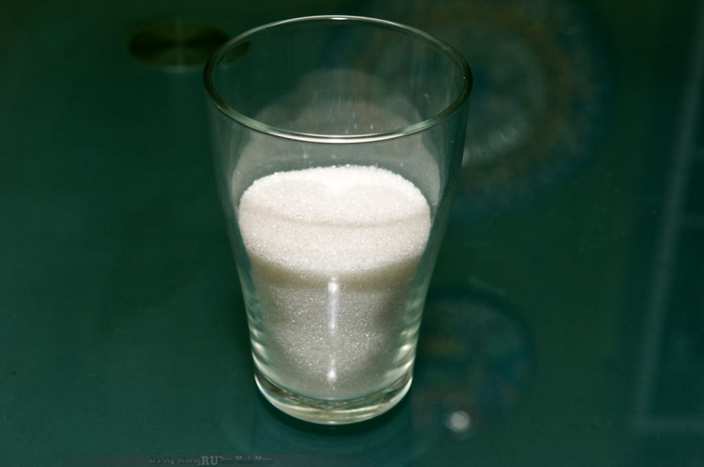 1 2 это пол стакана. Соль в стакане. Стакан сахара. Сахар в стакане. Полстакана соли.