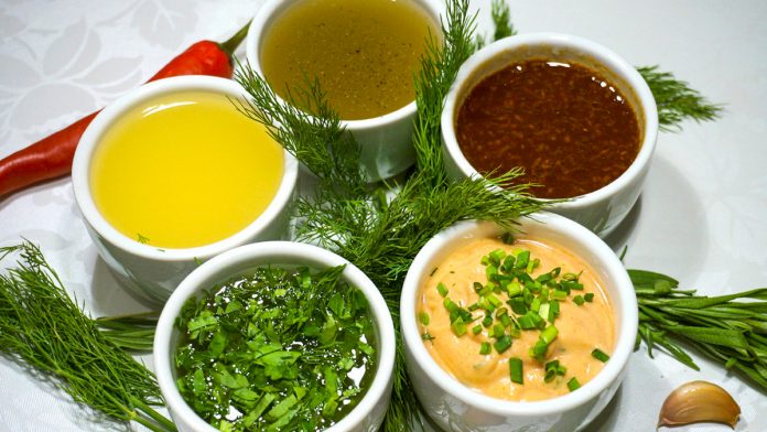 Топ-5 шикарних рецептів: коли соус для салату — витвір мистецтва