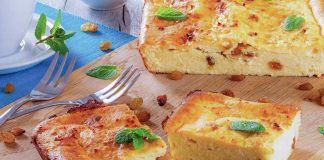 Соковита сирна запіканка з родзинками — рецепт коханої матусі