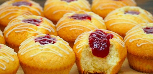 Ніжні кекси на сметані — улюблені ласощі для всієї родини