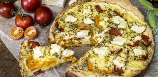 Ніжний тарт з томатами й шинкою — хрустка піца на пісочному тісті