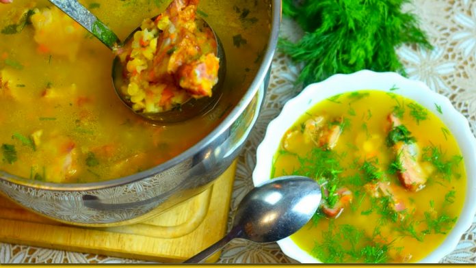 Ароматний гороховий суп з копченостями — золотий рецепт