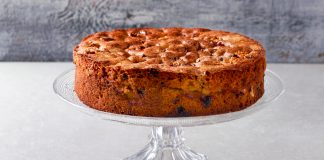 Ароматний кавовий пиріг — домашня випічка для коханих ласунів