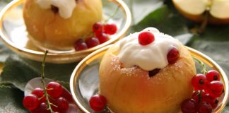 Печені яблучка з сиром — простий десерт з щасливого дитинства