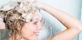 Жіночі хитрощі під час миття голови — для пишної шевелюри
