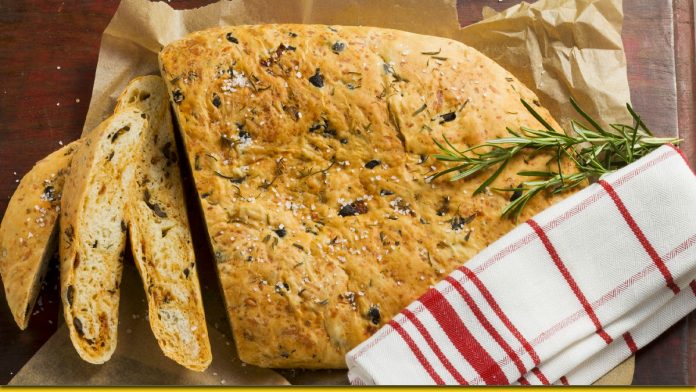 Домашній хліб з розмарином і часником — мабуть, кращий рецепт випічки