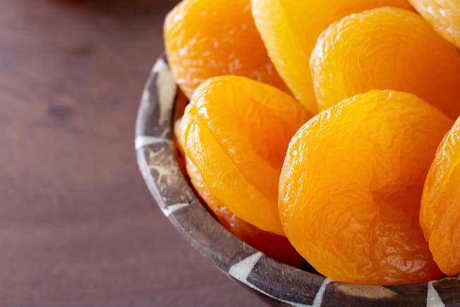 1800ss_getty_rf_dried_apricots.jpg?resize=652px:*&output-quality=75