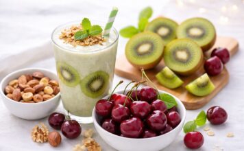 15 перекусів перед сном, які можуть допомогти проспати всю ніч